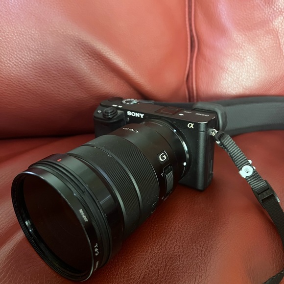 Sony a6300 with 2 lenses - Picture 2 of 5